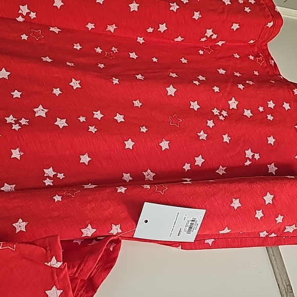 Evri women plus size red and white stars t shirt. Size 1x. Still has tags on it. - Picture 6 of 7